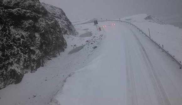 Snjóflóðahætta á vegum en ekki í byggð 