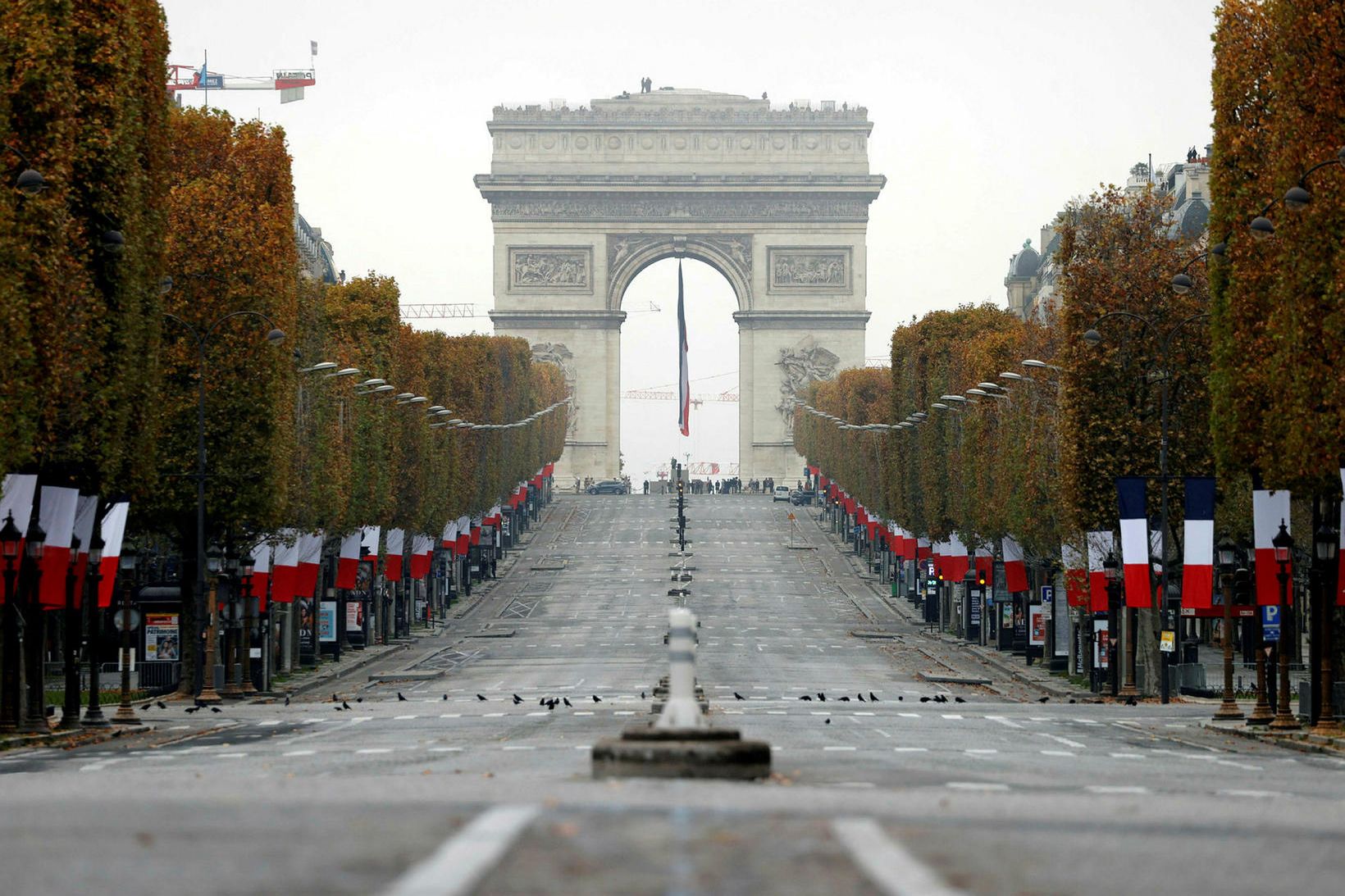 Champs-Elysees mun fá græna andlitslyfingu á næstu árum.