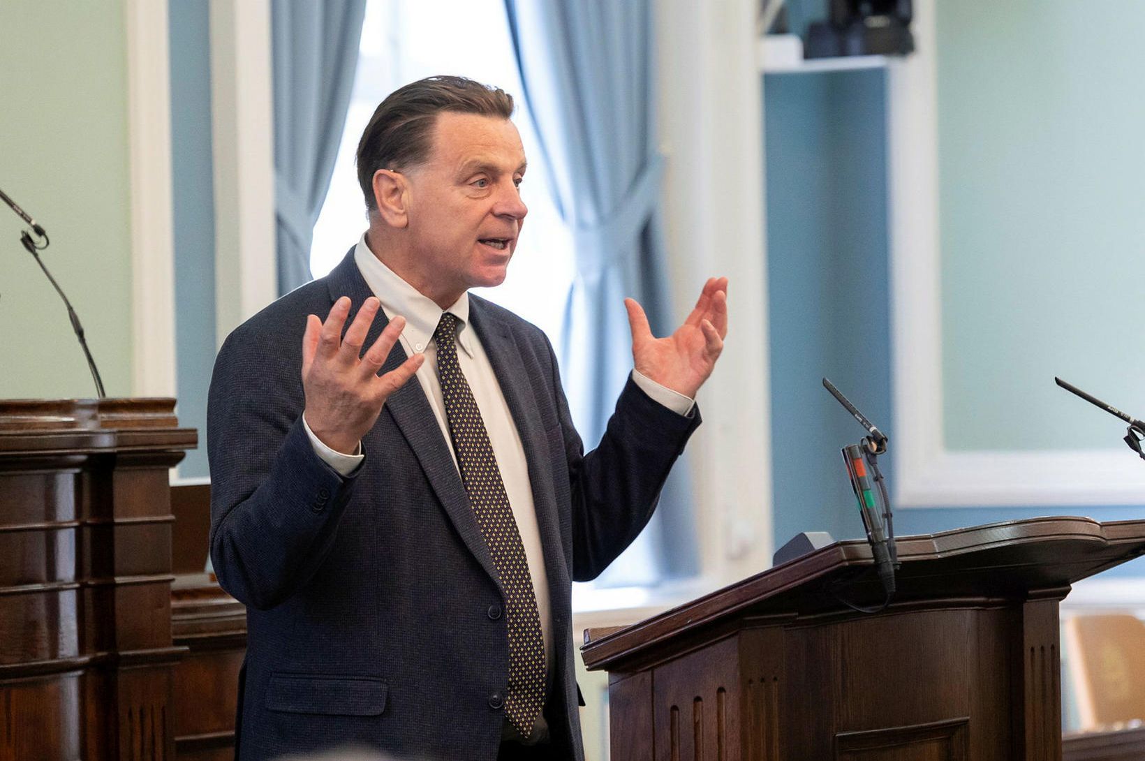 Yfirlýsingar meirihlutans innihaldslausar með öllu