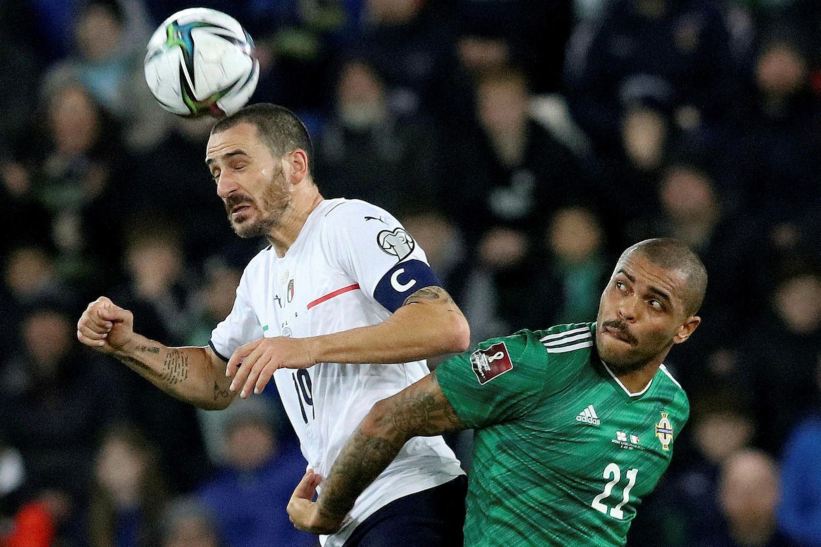 Leonardo Bonucci fyrirliði Ítala og Josh Magennis eigast við í …