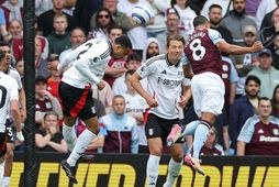 Youri Tielemans skallar boltann í mark Fulham á 12. mínútu leiksins.
