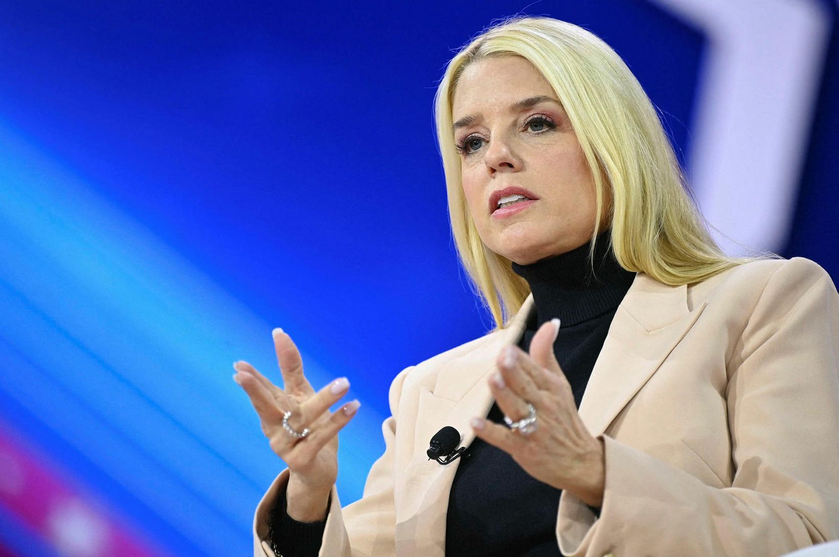 Pam Bondi næsti dómsmálaráðherra 