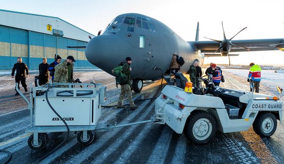 Hercules lögð af stað með mannskap og búnað