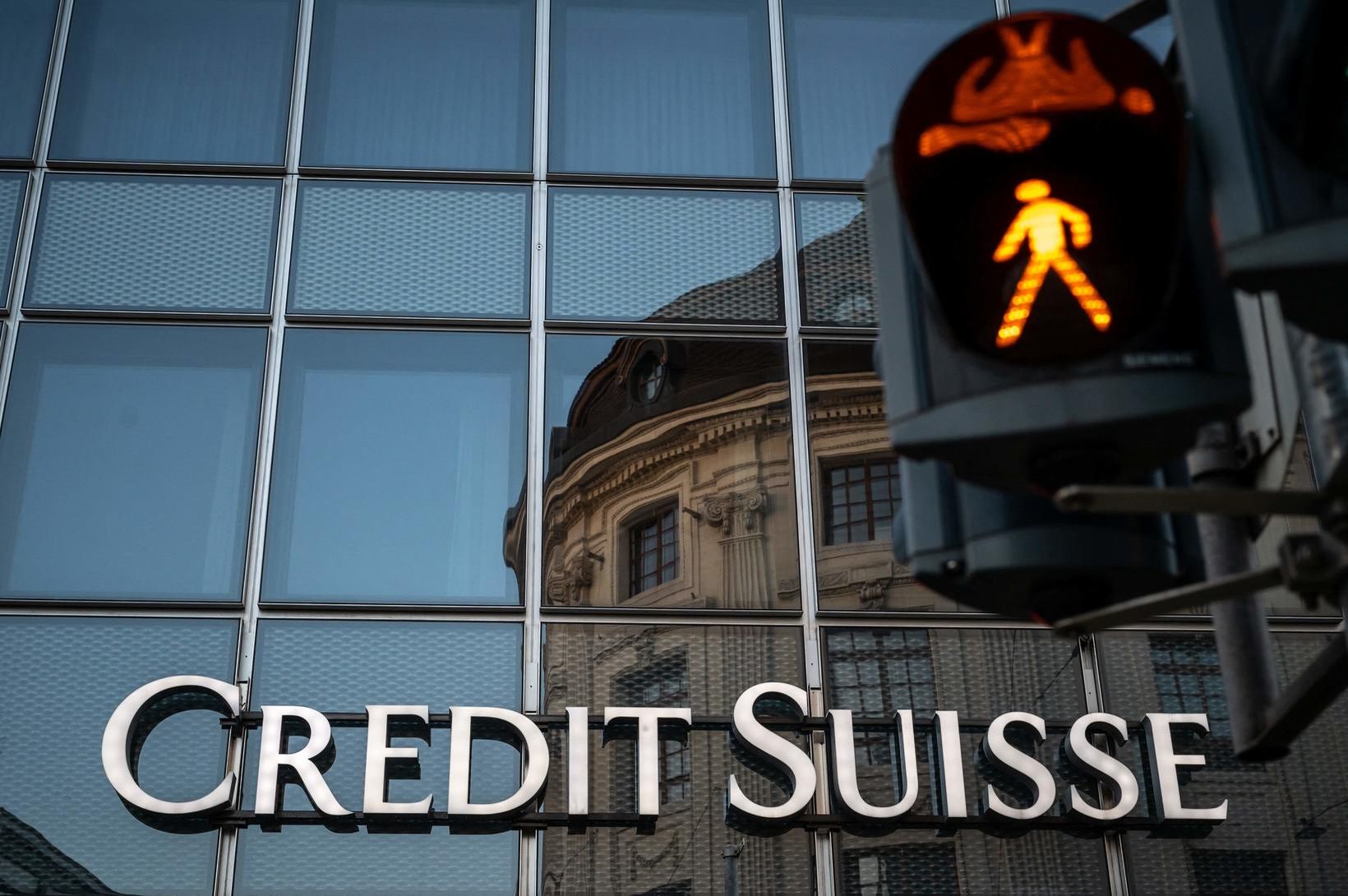 Samþykkja yfirtöku á Credit Suisse