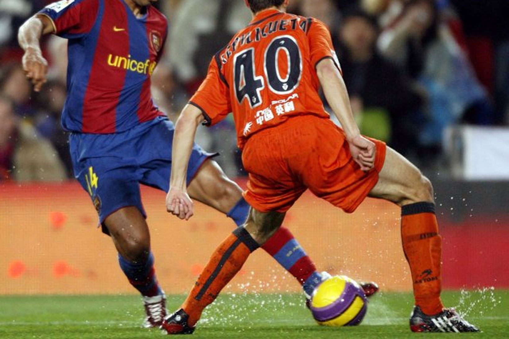 Thierry Henry í baráttunni á Camp Nou í kvöld.