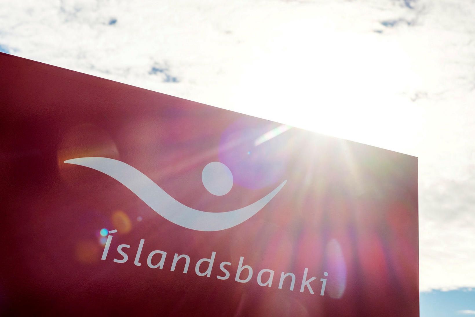 Íslandsbanki sendi tilkynningu til Kauphallarinnar í gær.