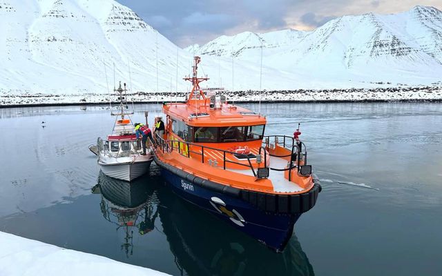 Sigurvon kom fiskibát til bjargar í vetur. Tekist er á um hver eigi að sinna …