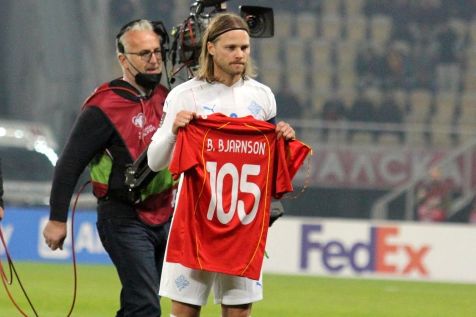 Birkir Bjarnason heiðraður fyrir leik.