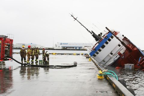 Perla sinking this morning.