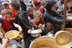Um 2,4 milljónir Palestínumanna reiða sig á mannúðaraðstoð á svæðinu.