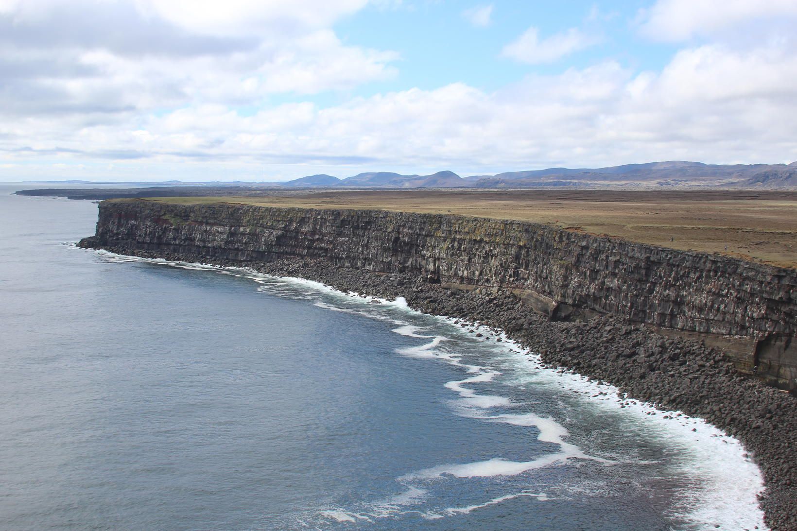Veðurstofa Íslands hefur lýst yfir óvissustigi í Krýsuvík vegna flugumferðar, …