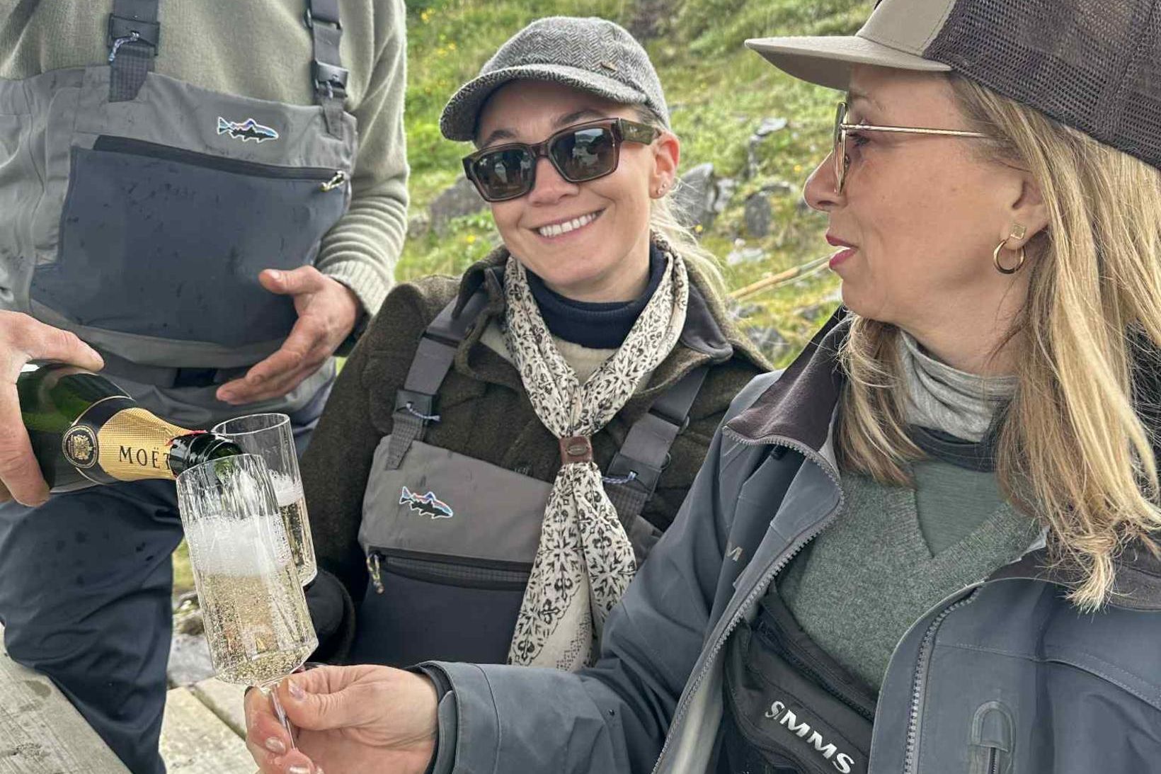 Hátíðisdagur og því var skálað fyrir bæði löxum og sjómönnum …