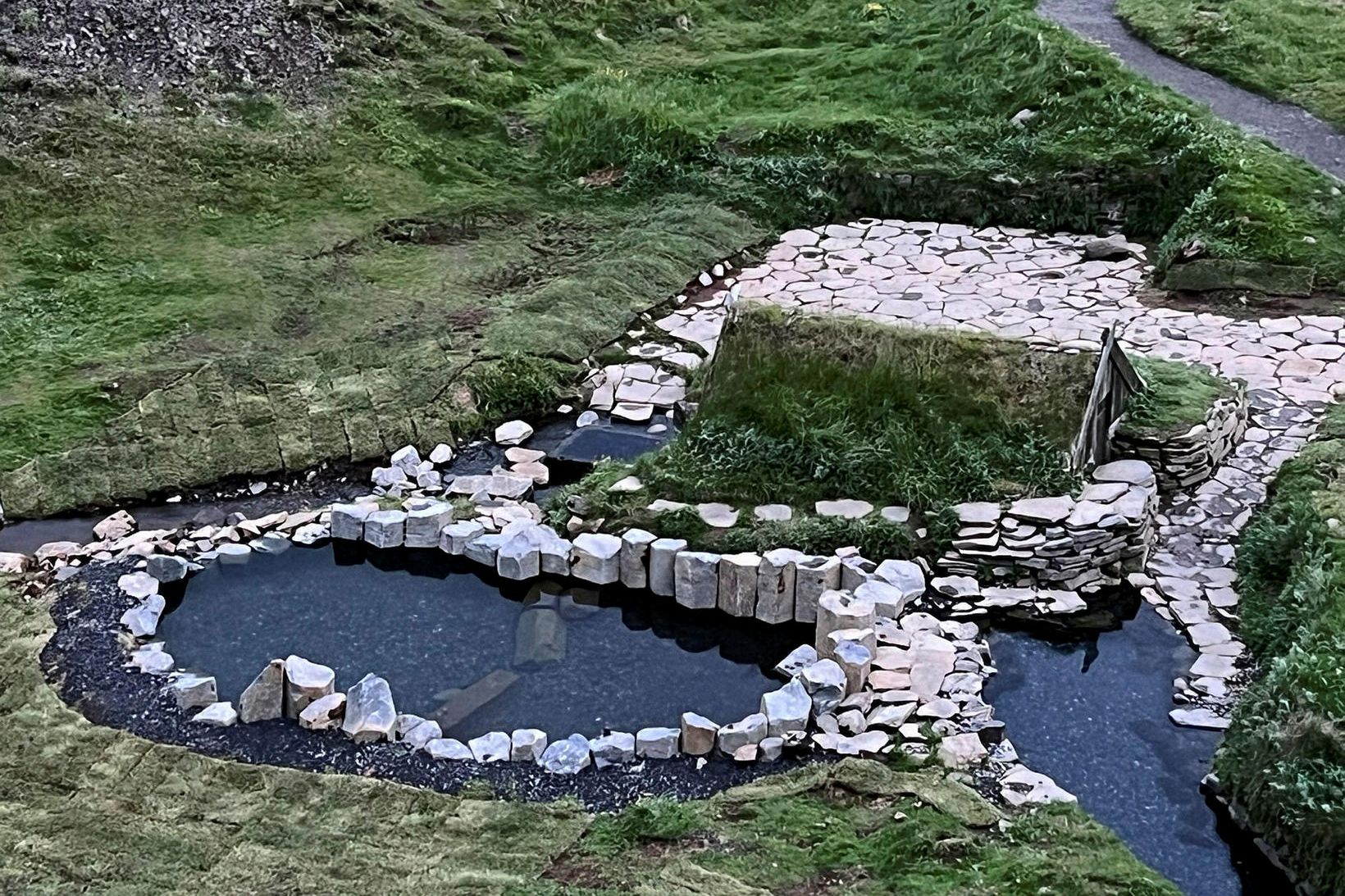 Vinsælt hefur verið meðal ferðamanna að heimsækja Hrunalaug síðustu ár. …