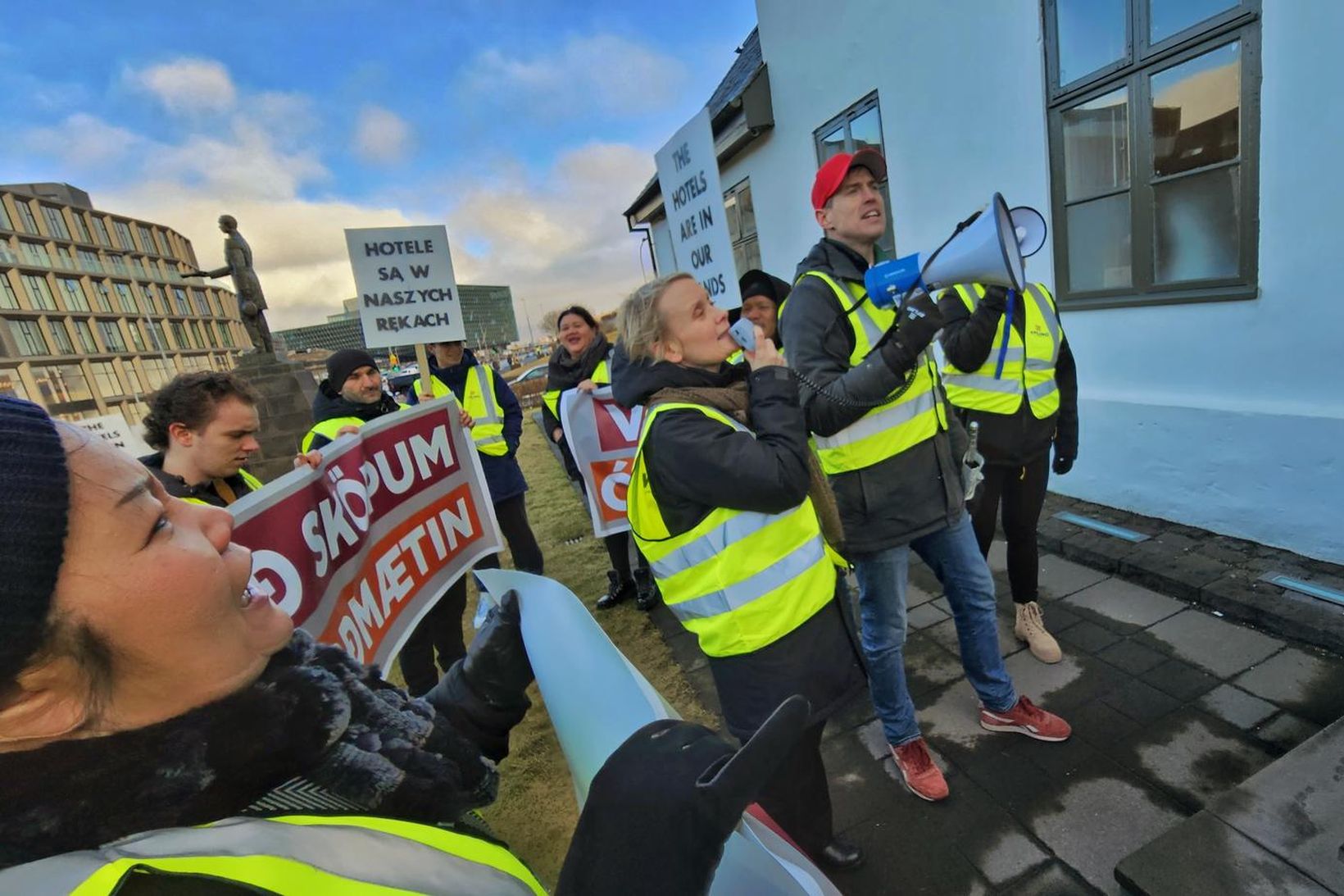 Sólveig Anna og Eflingarfólk fyrir utan Stjórnarráðið.