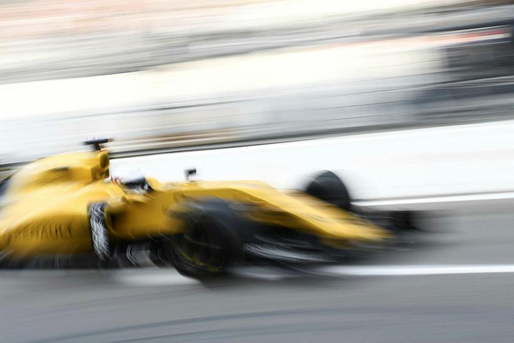 Kevin Magnussen sneri aftur til starfa hjá Renault eftir skellinn …