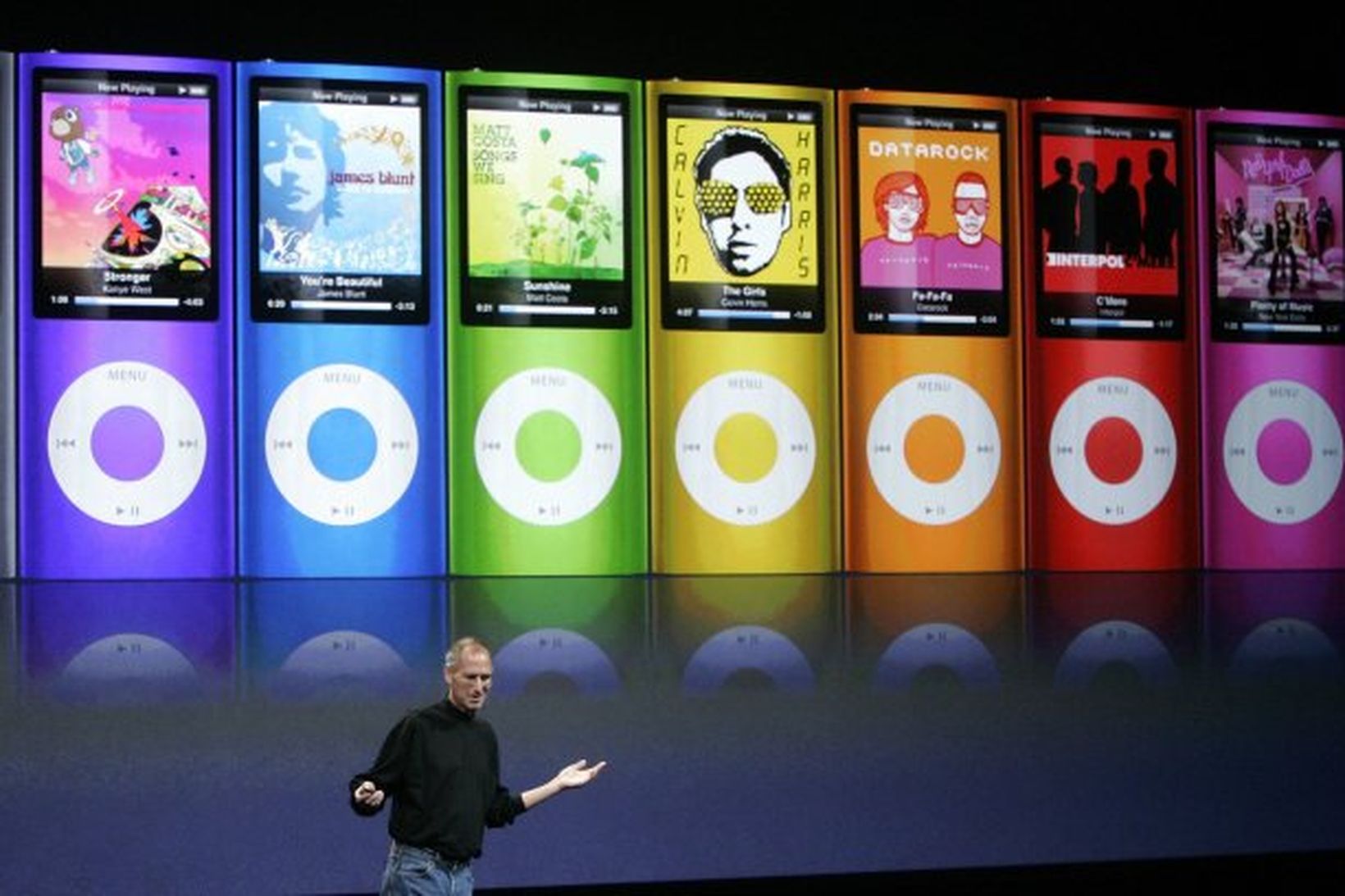 Steve Jobs kynnti iPodinn fyrir um 20 árum síðan.