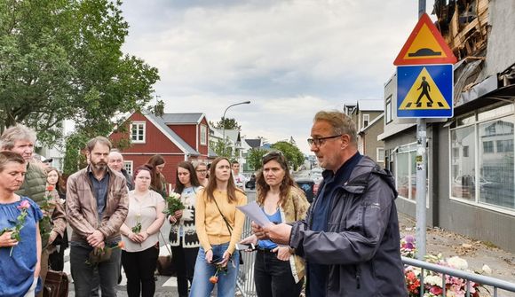 Á annað hundrað minntust hinna látnu