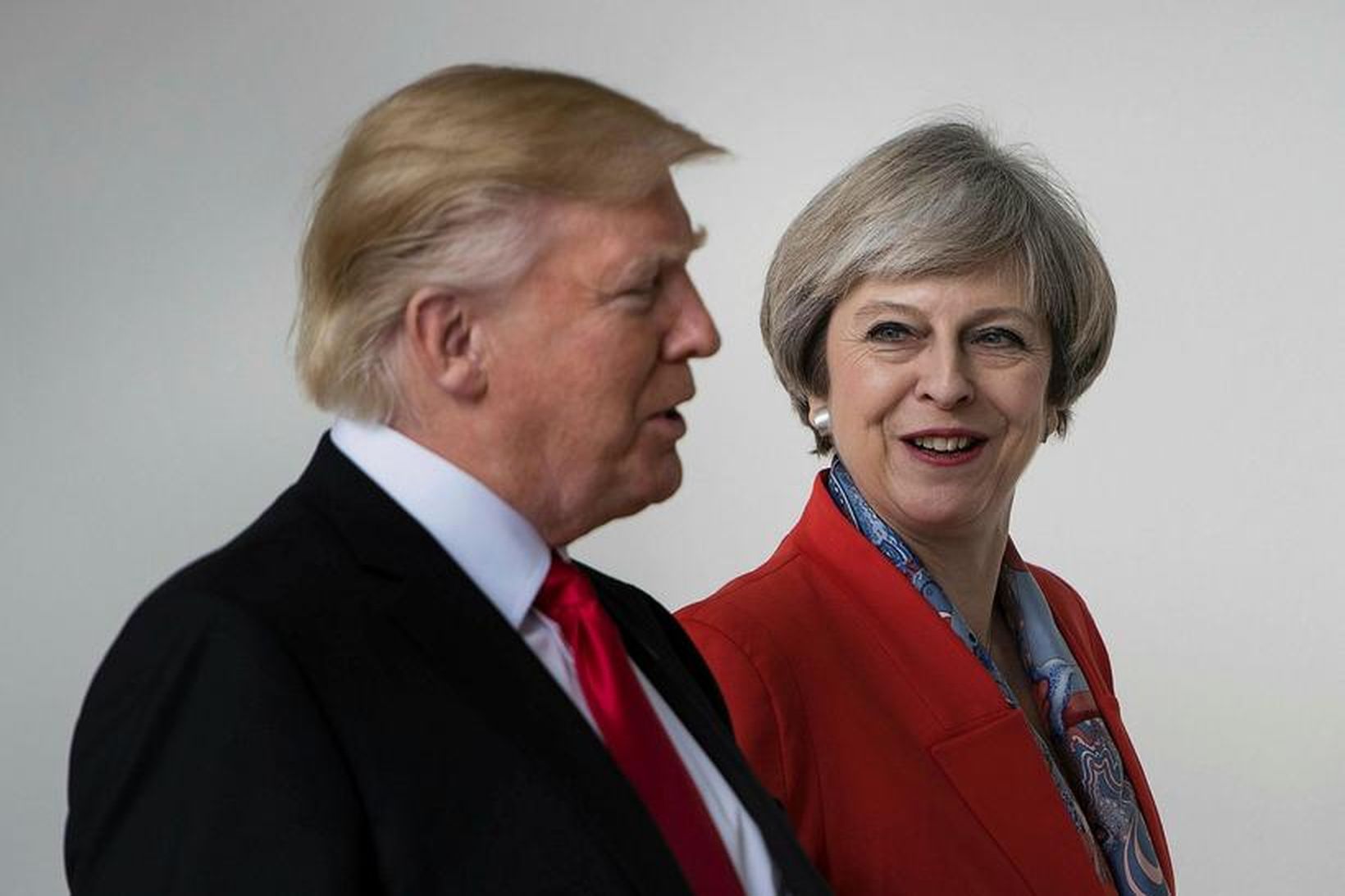 Theresa May ásamt Trump eftir fund þeirra í Hvíta húsinu …