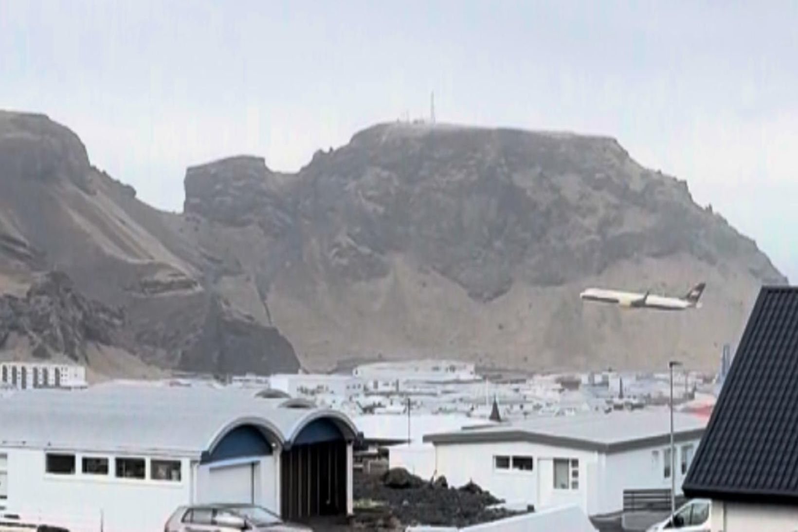 Lágflugið tilkynnt til lögreglu og samgöngustofu