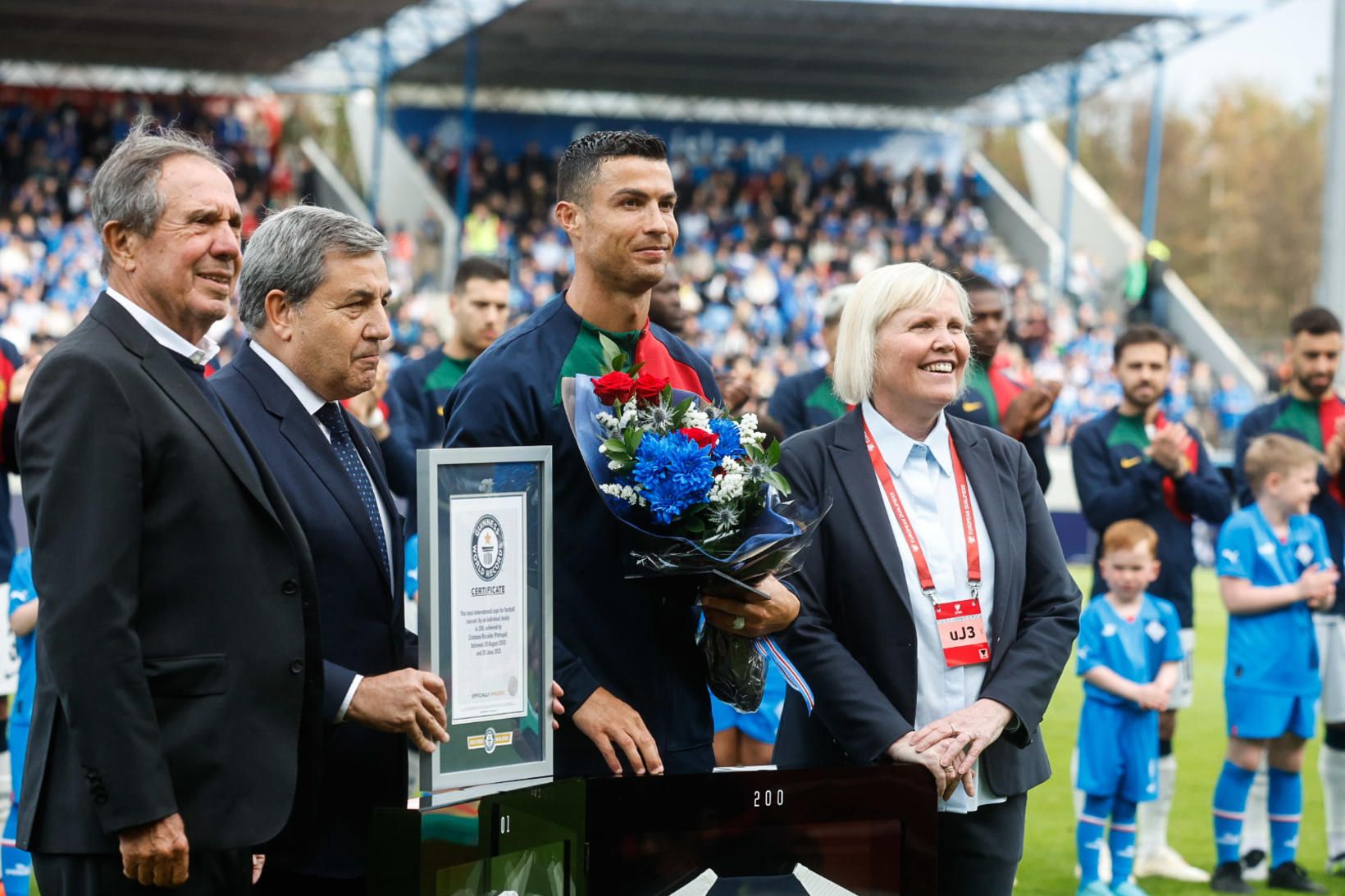 Cristiano Ronaldo ásamt Vöndu Sigurgeirsdóttur fyrir leik í kvöld.