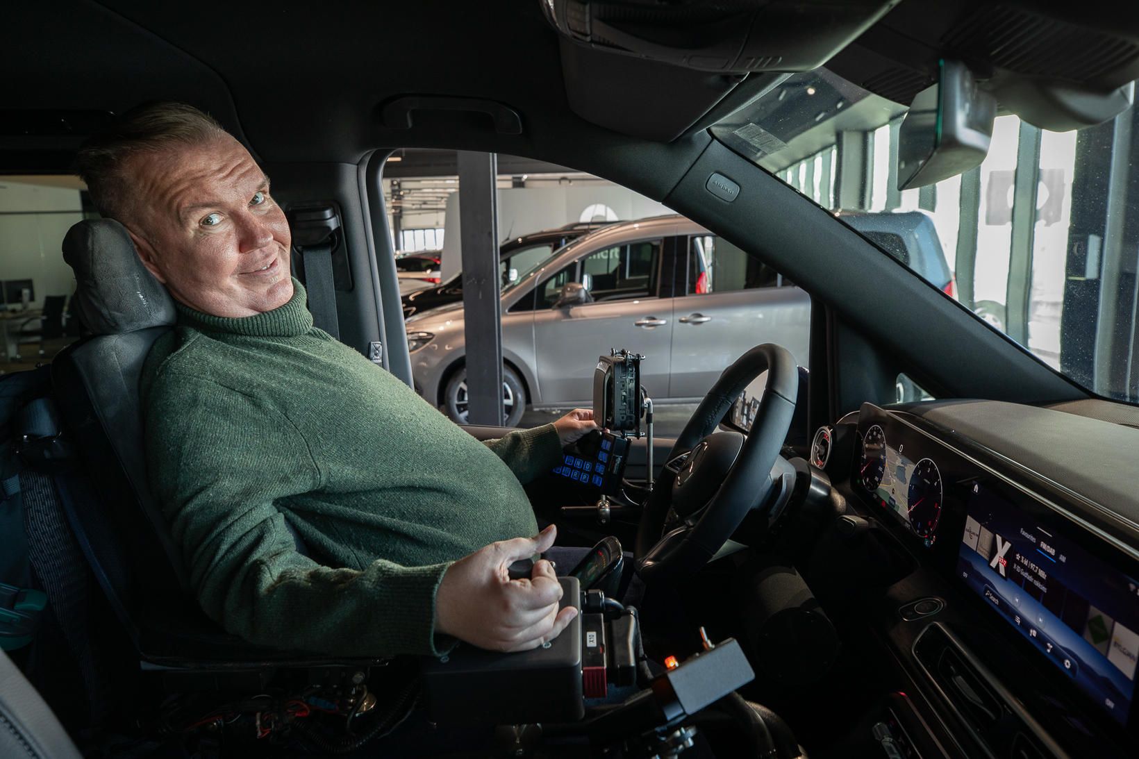 Fékk nýjan sérútbúinn Mercedes-Benz