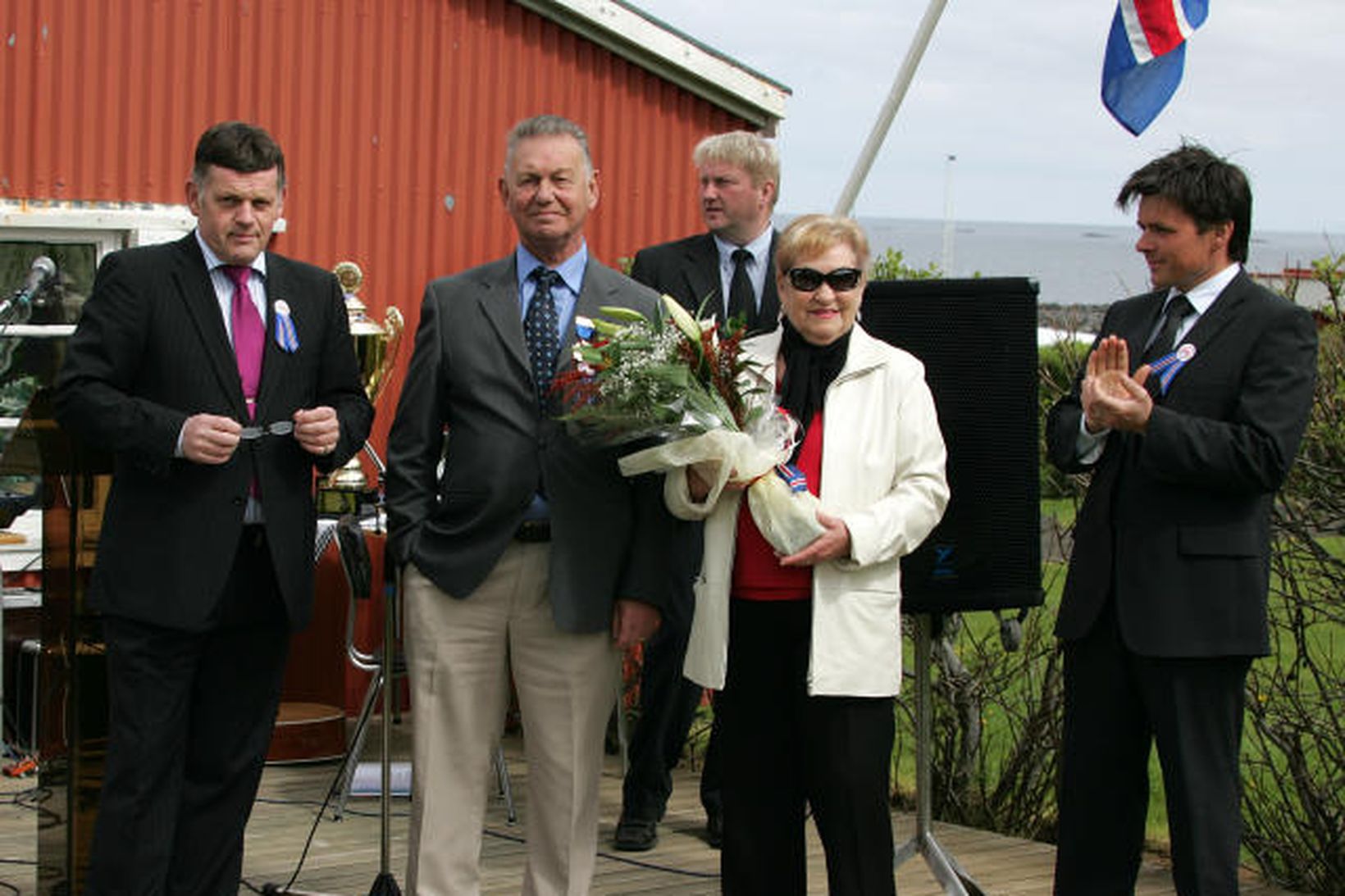 Á myndinni er Sólbjartur Júlíusson og kona hans Ingveldur Alfonsdóttur, …