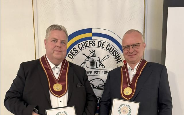 Árni Þór Arnórsson og Jóhann Sveinsson fengu Cordon Rouge-orður fyrir framúrskarandi framlag til fagmennsku og …