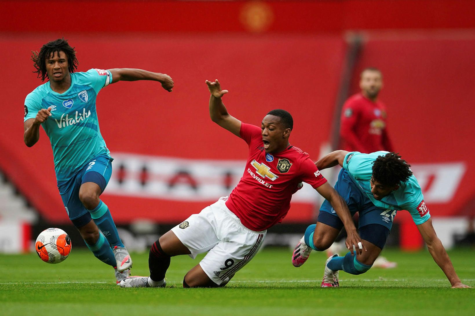 Nathan Aké í leiknum gegn Manchester United.