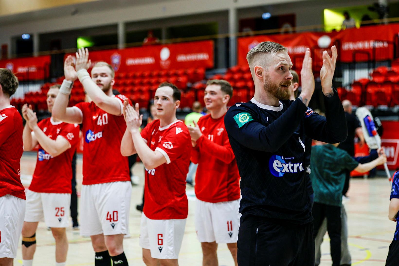 Besta sóknin að mæta bestu vörninni