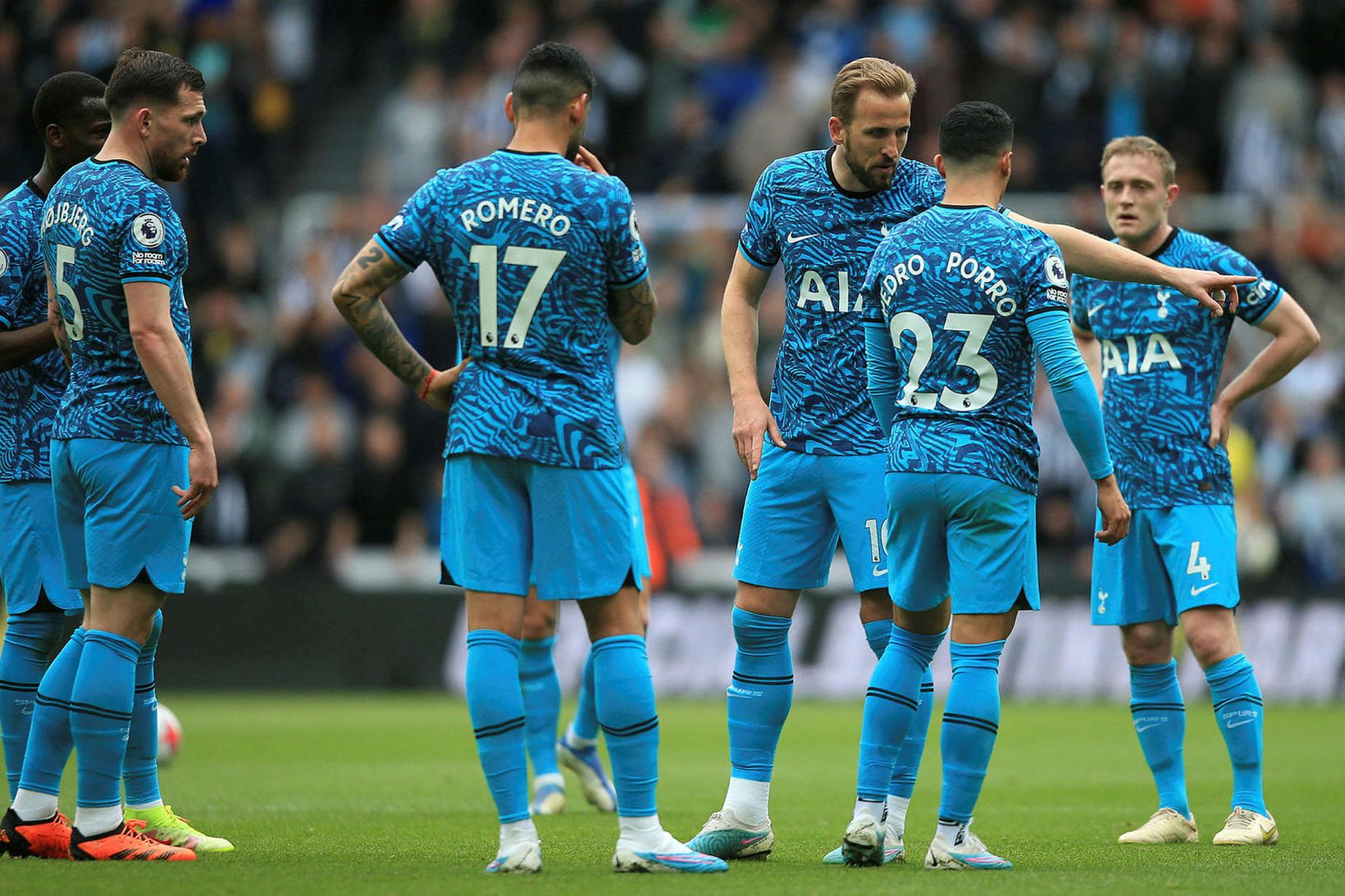 Tottenham heimsækir Birmingham í ensku úrvalsdeildinni í dag.