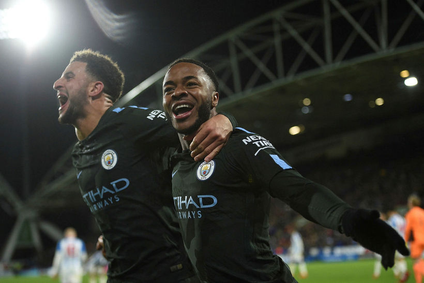 Kyle Walker og Raheem Sterling fagna marki þess síðarnefnda gegn …