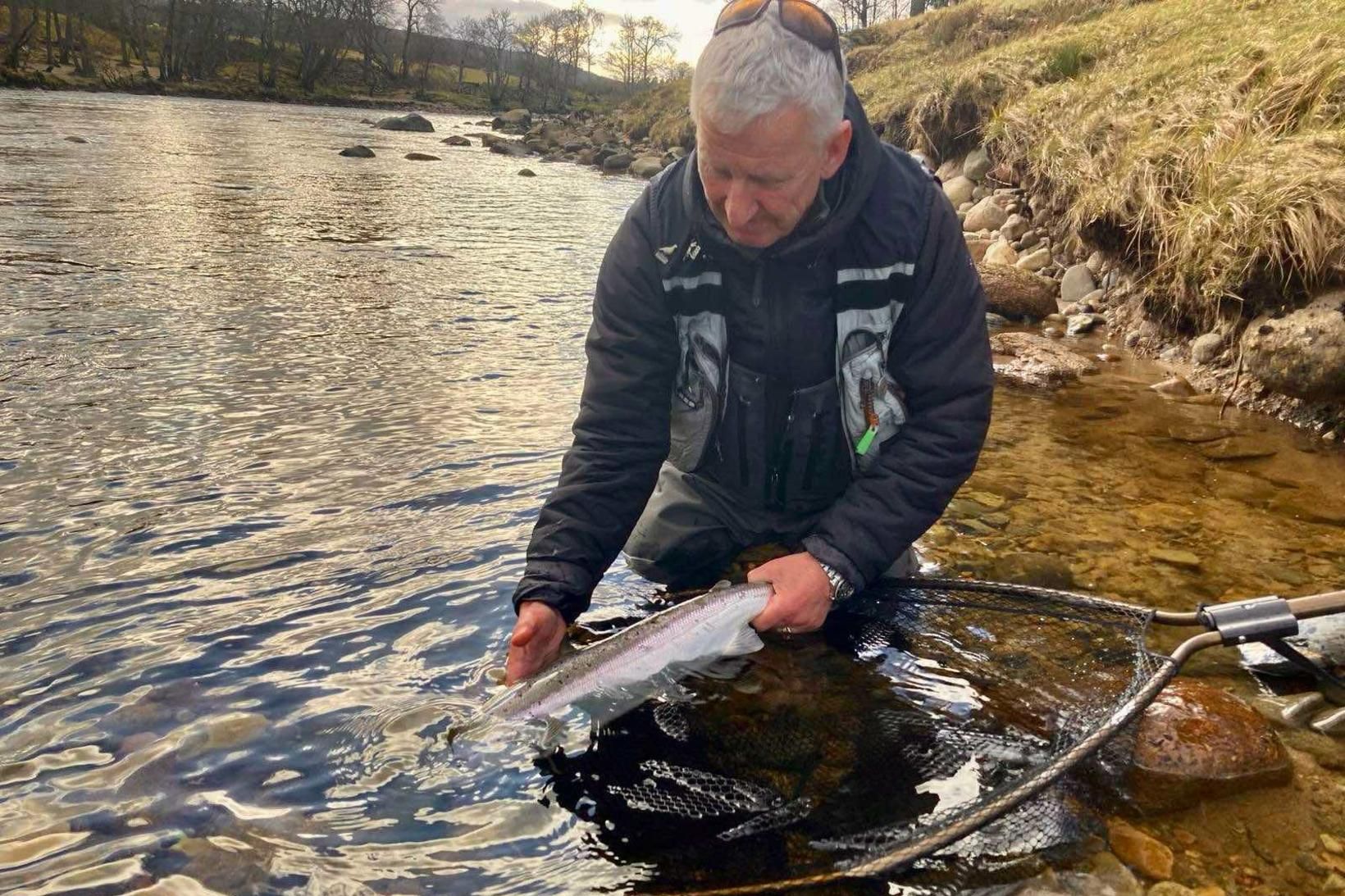 Um miðjan mars veiddi Árni Baldursson þennan lax í Dee. …