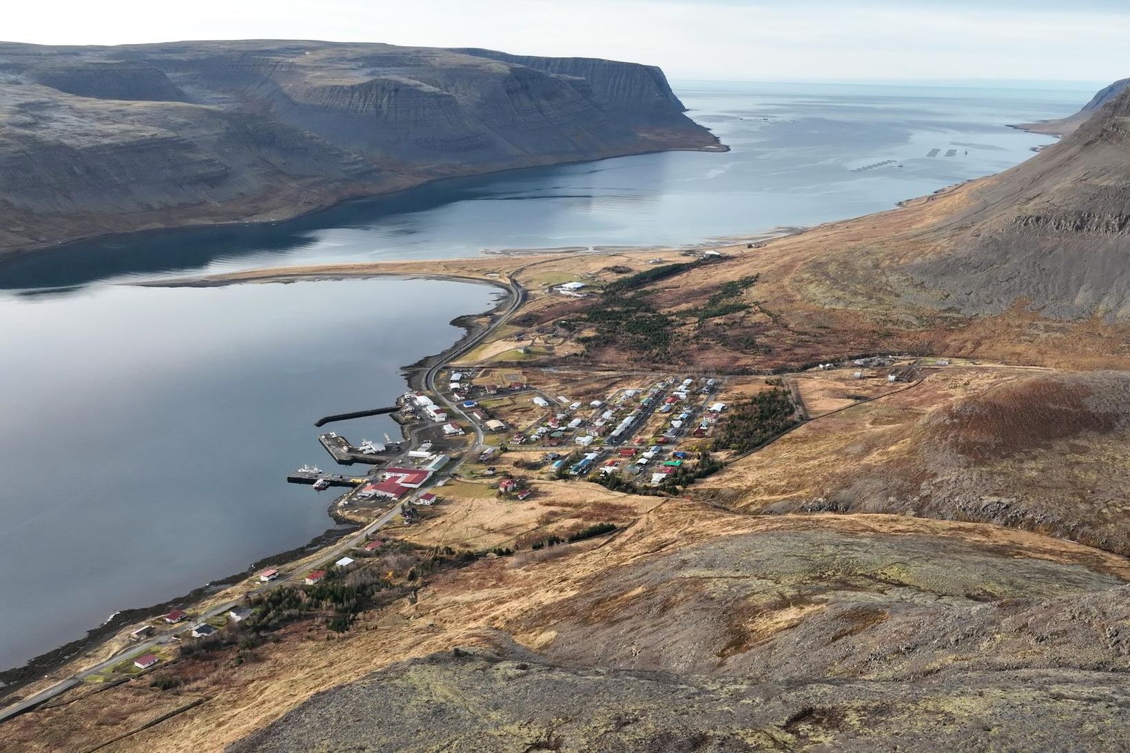 Sveitarstjórn Tálknafjarðar segir tillögur um afnám almenns byggðakvóta óljósar.
