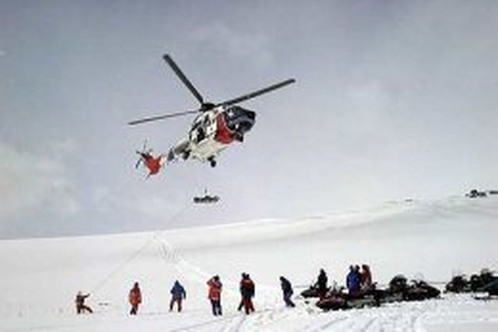 TF- LÍF, þyrla Landhelgisgæslunnar, að störfum.