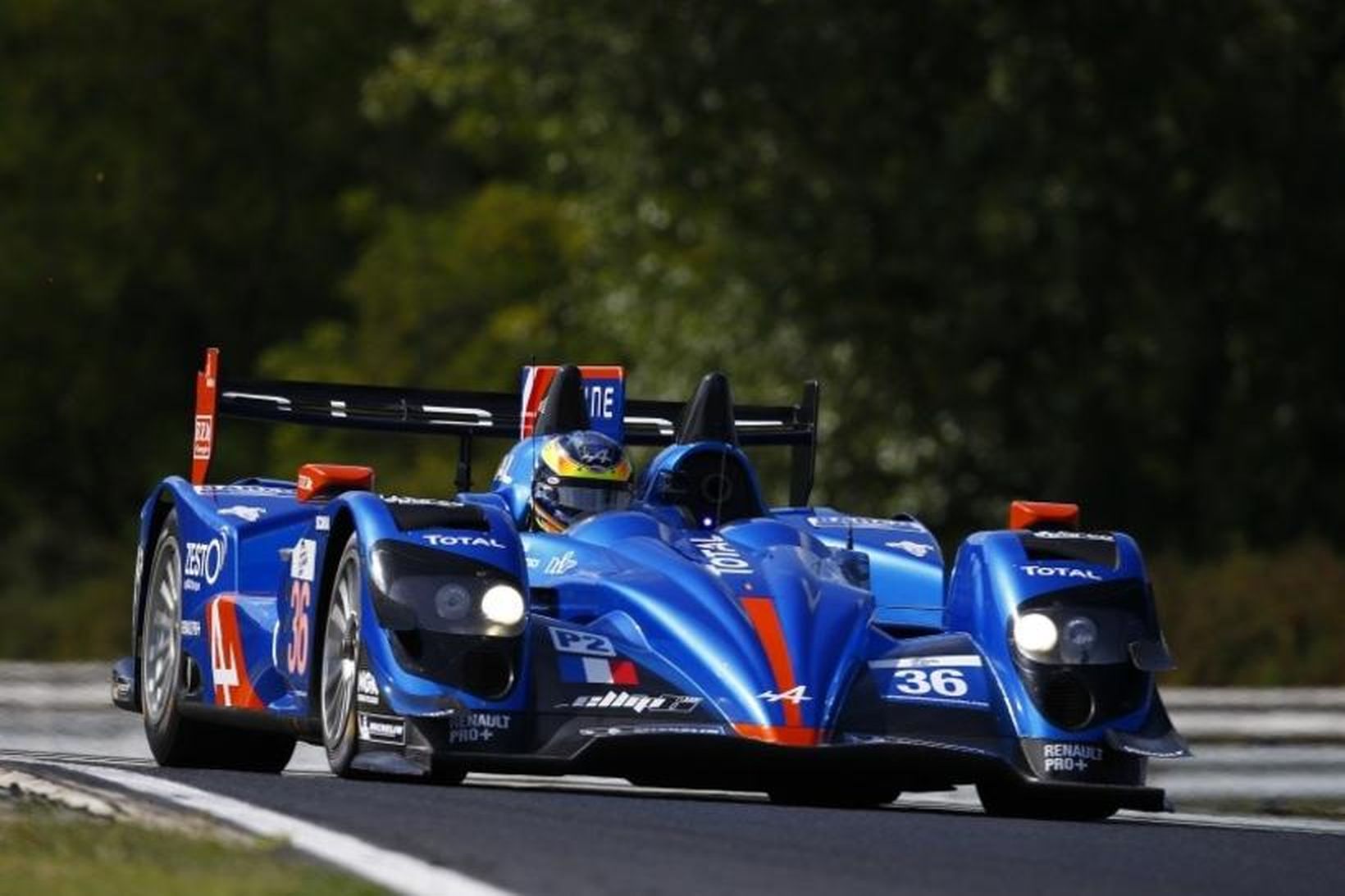 Alpine A450 á leið til sigurs í Búdapest.