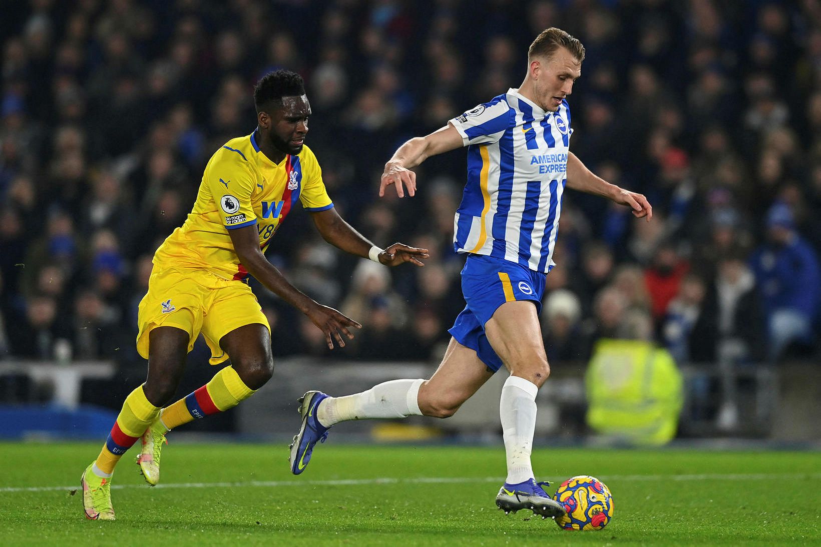 Dan Burn er á leiðinni til Newcastle frá Brighton.