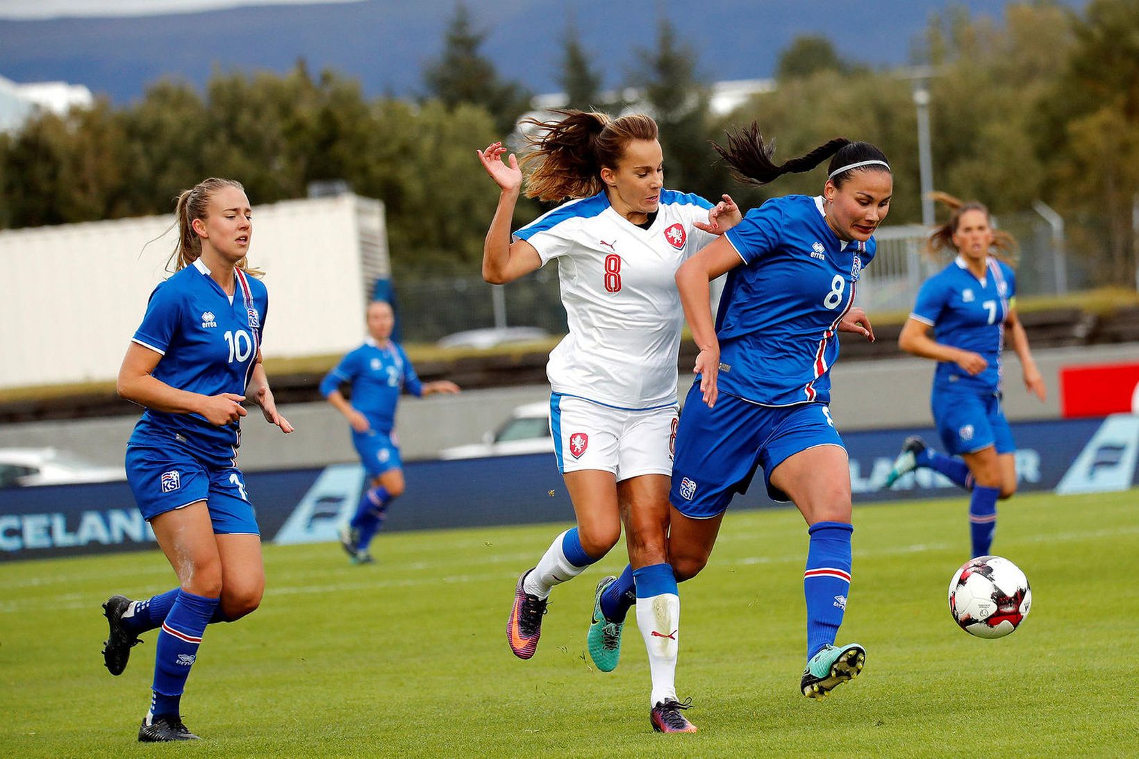 Sigríður Lára Garðarsdóttir í landsleik gegn Tékklandi.