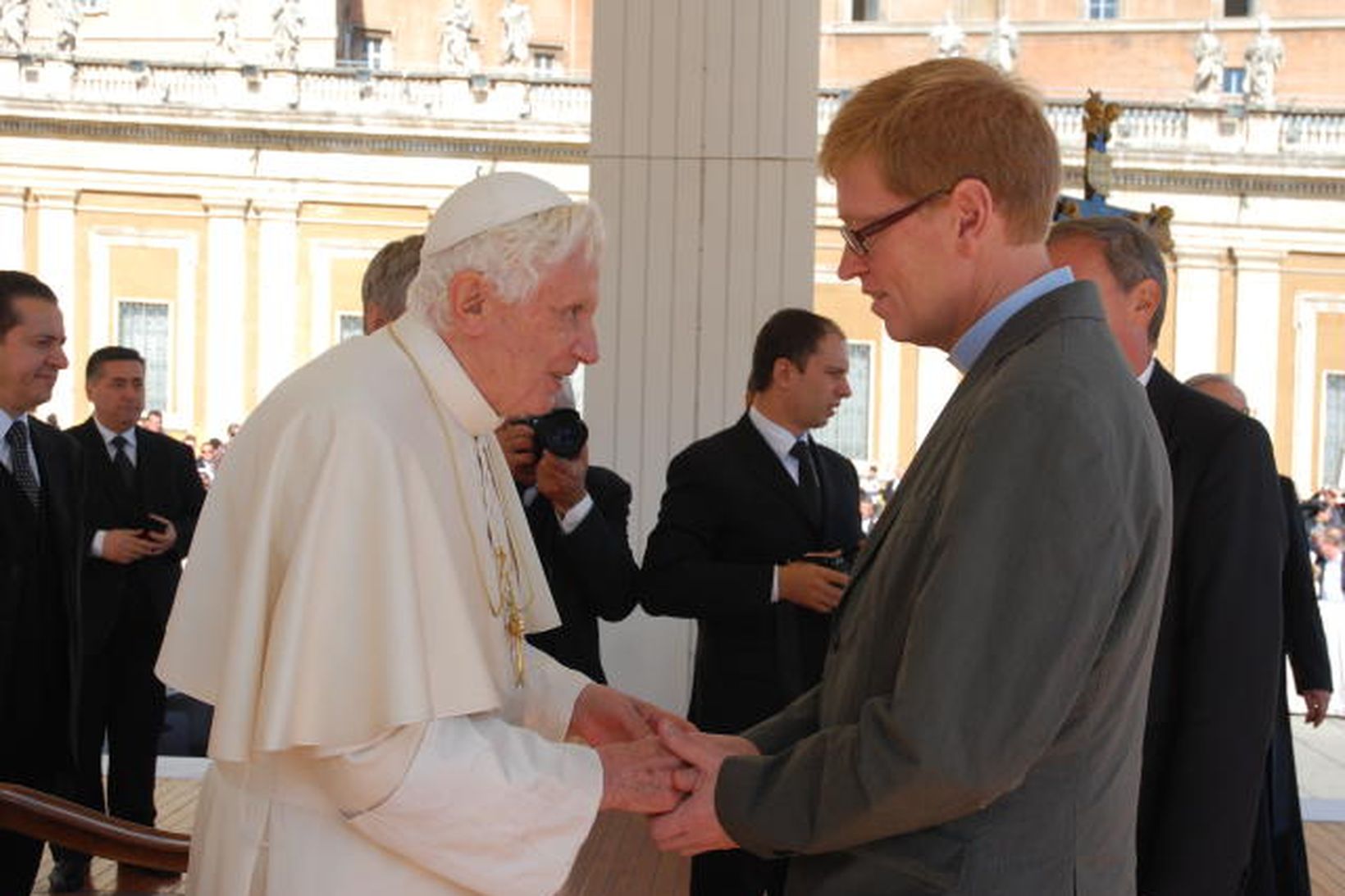 Benedikt páfi XVI og Þórhallur Heimisson í páfagarði.