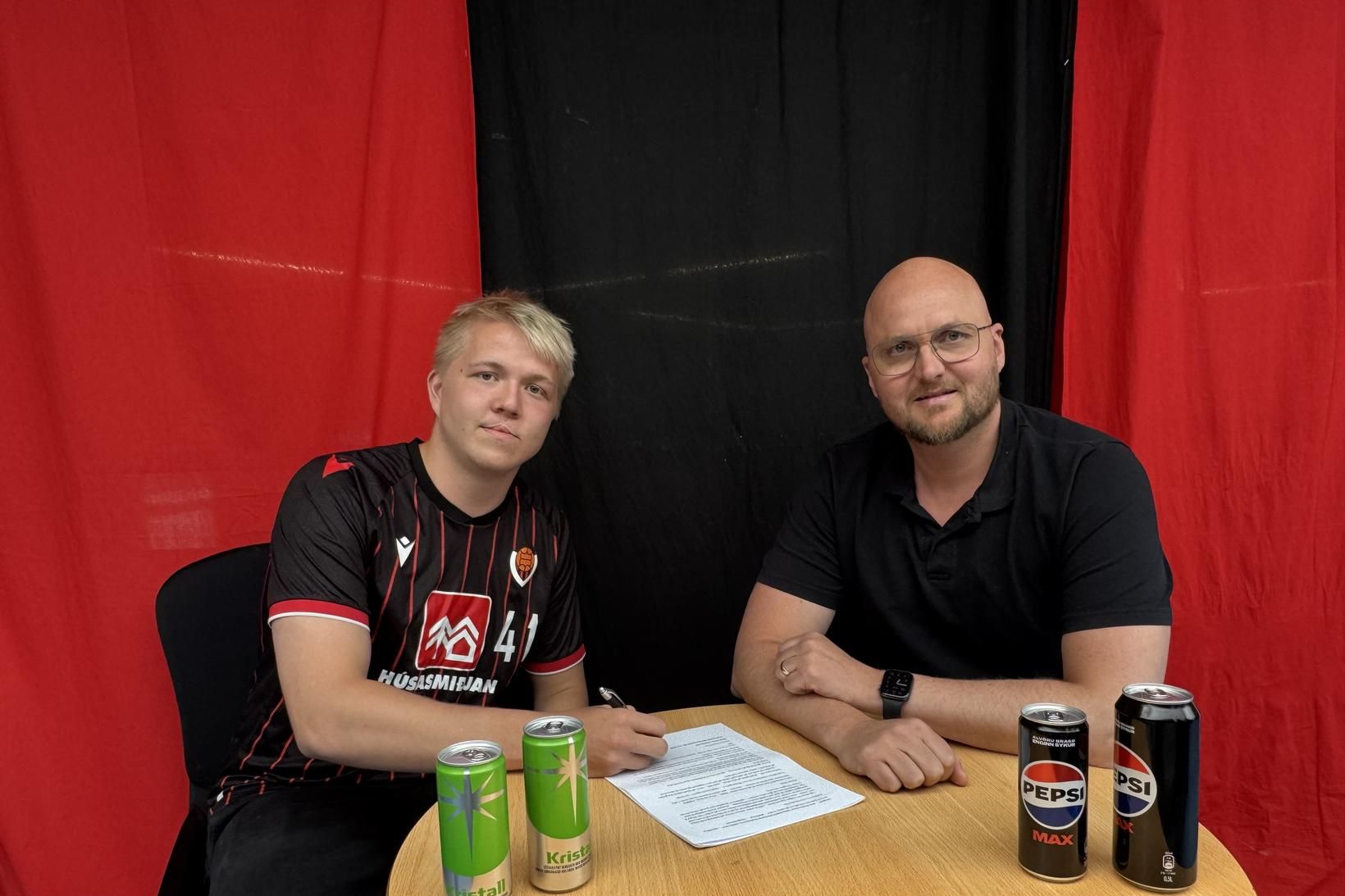 Sigurður Páll Matthíasson og Aðalsteinn Eyjólfsson, þjálfari Víkings og yfirmaður …