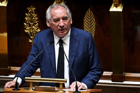Francois Bayrou, forsætisráðherra Frakklands, leggur til að fækka frídögum landsins úr ellefu í níu.