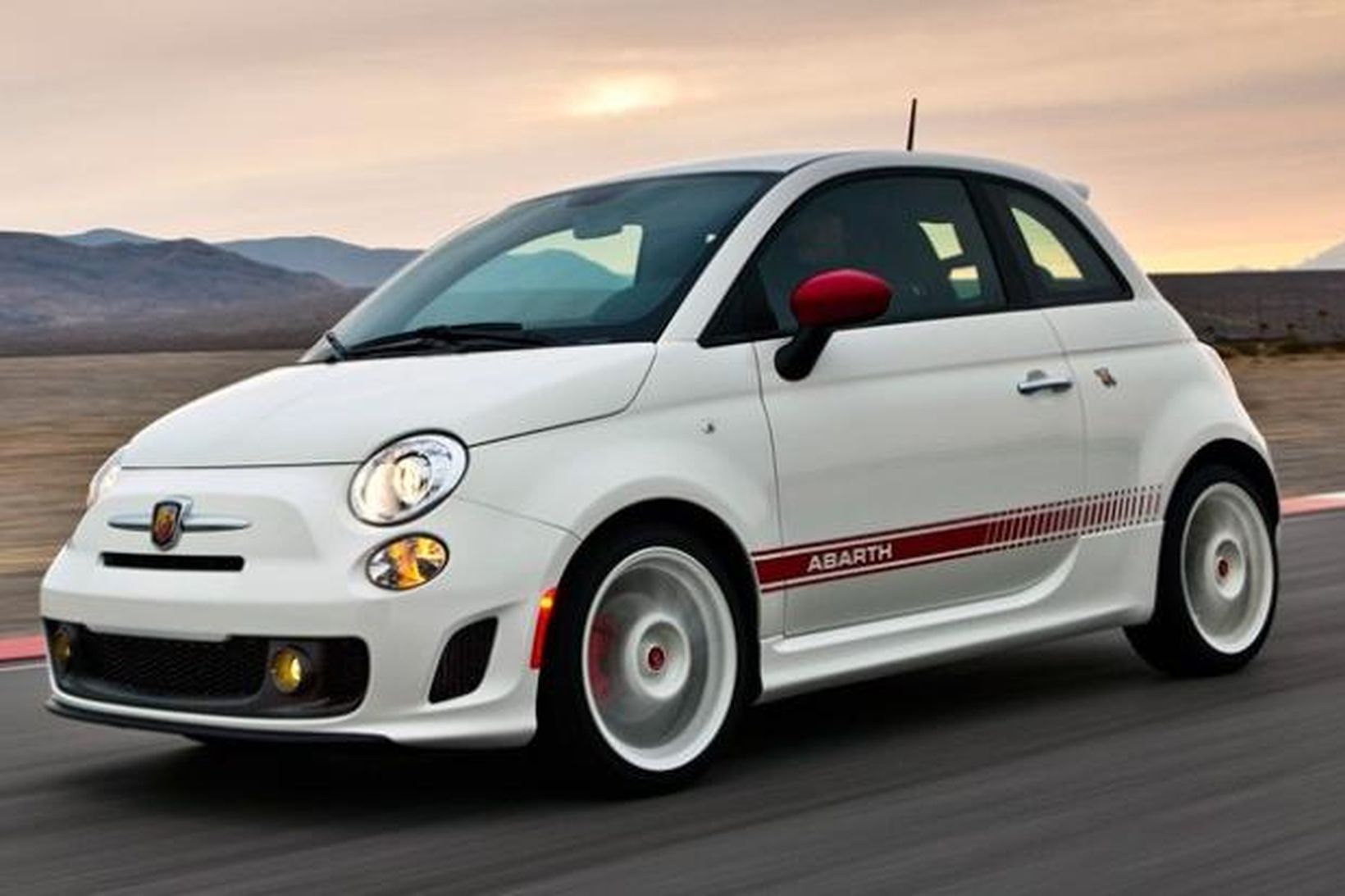 Fiat 500 er lítill og snaggaralegur bíll sem framleiddur var …