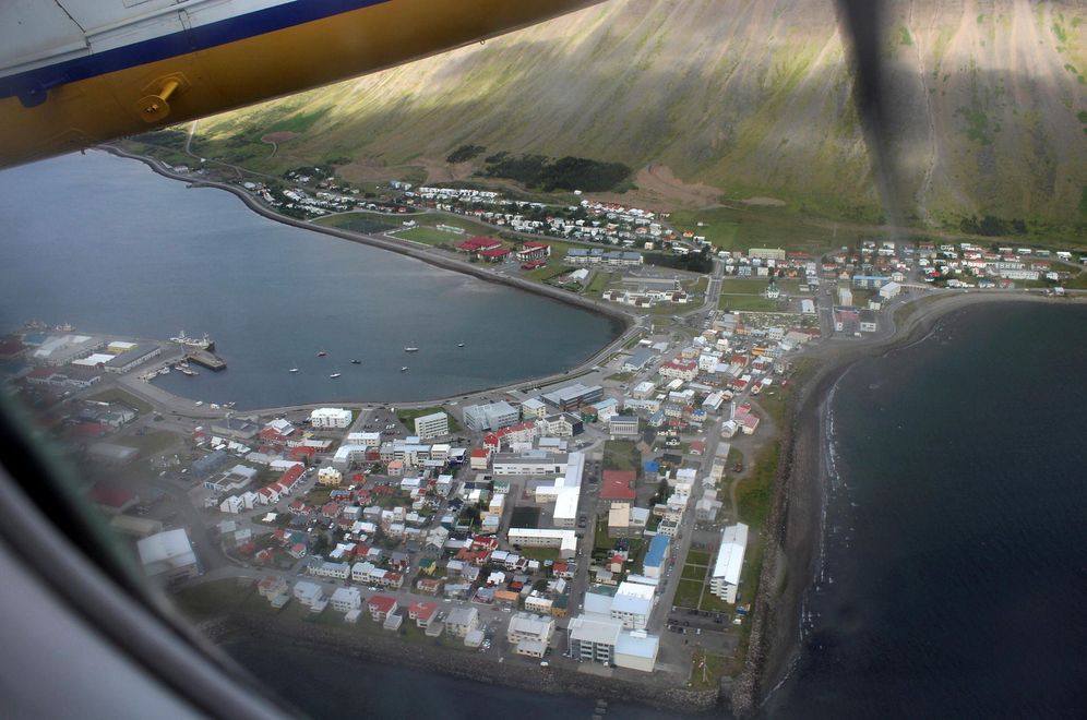Flight to Ísafjörður