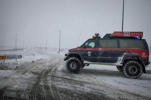 Rescue teams working at Vesturlandsvegur this weekend.