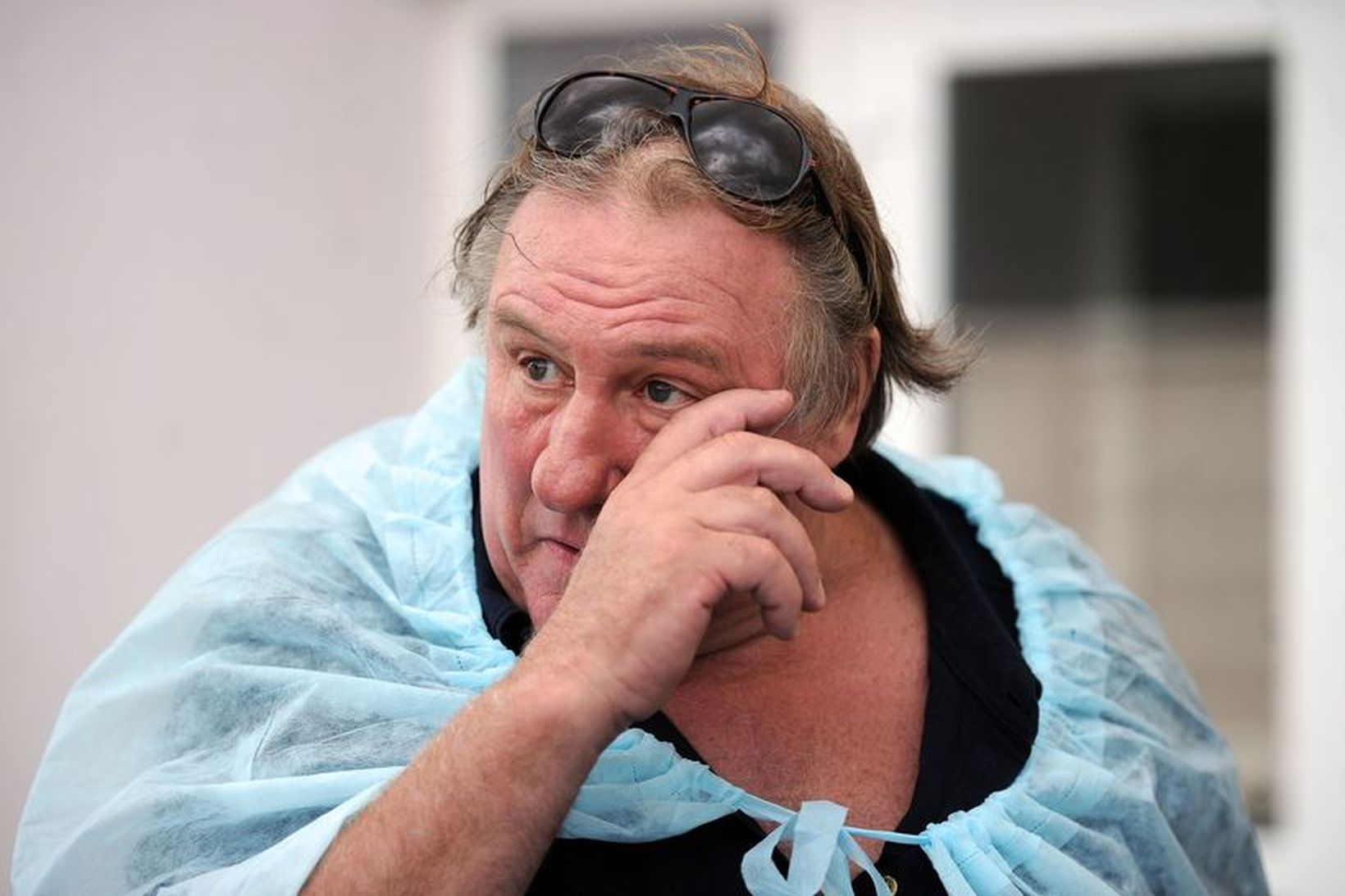 Gérard Depardieu sést hér í heimsókn á bóndabæ í Hvíta-Rússlandi.