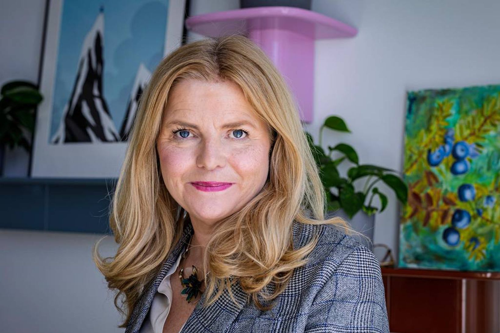 Helga bendir á að þar sem Crowberry fjárfestir í félögum …