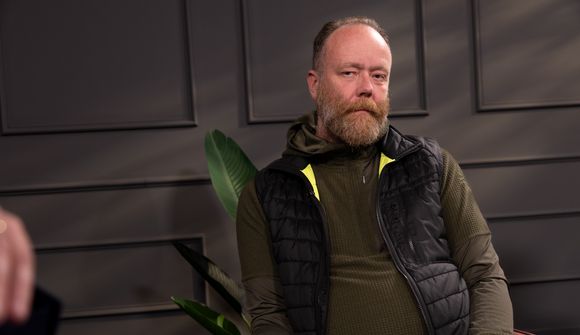 „Heldur því fram að hann hafi orðið undir bílnum“