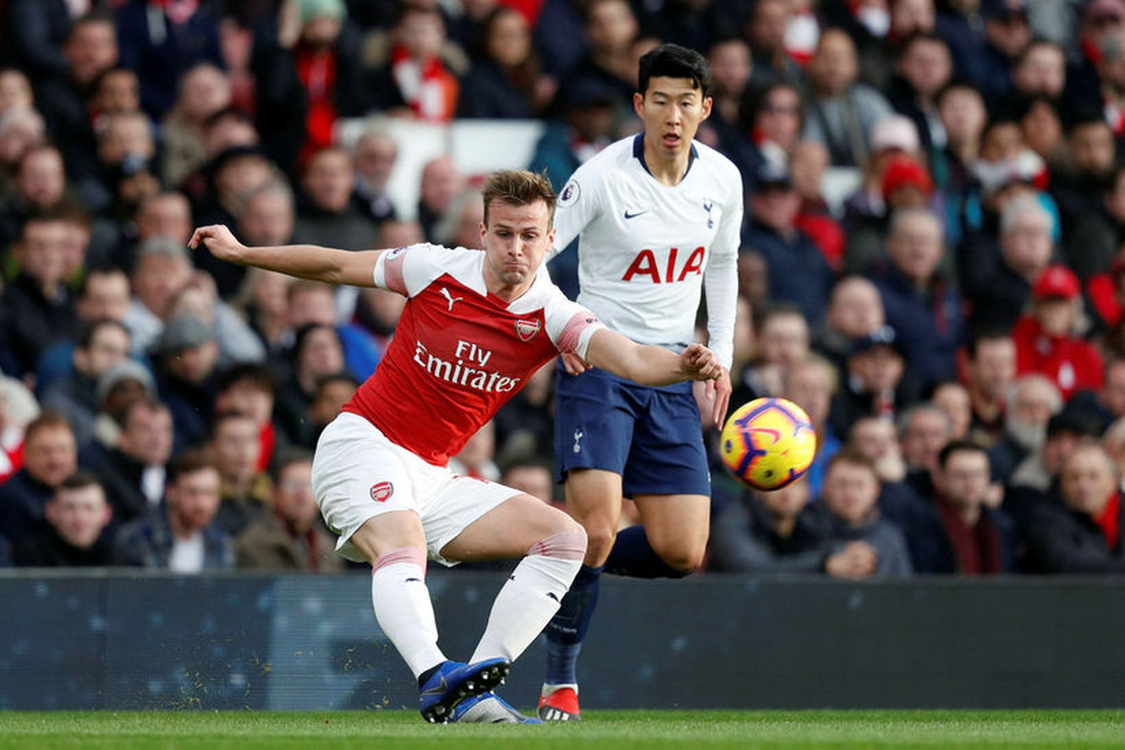 Rob Holding í leik með Arsenal gegn Tottenham um síðustu …