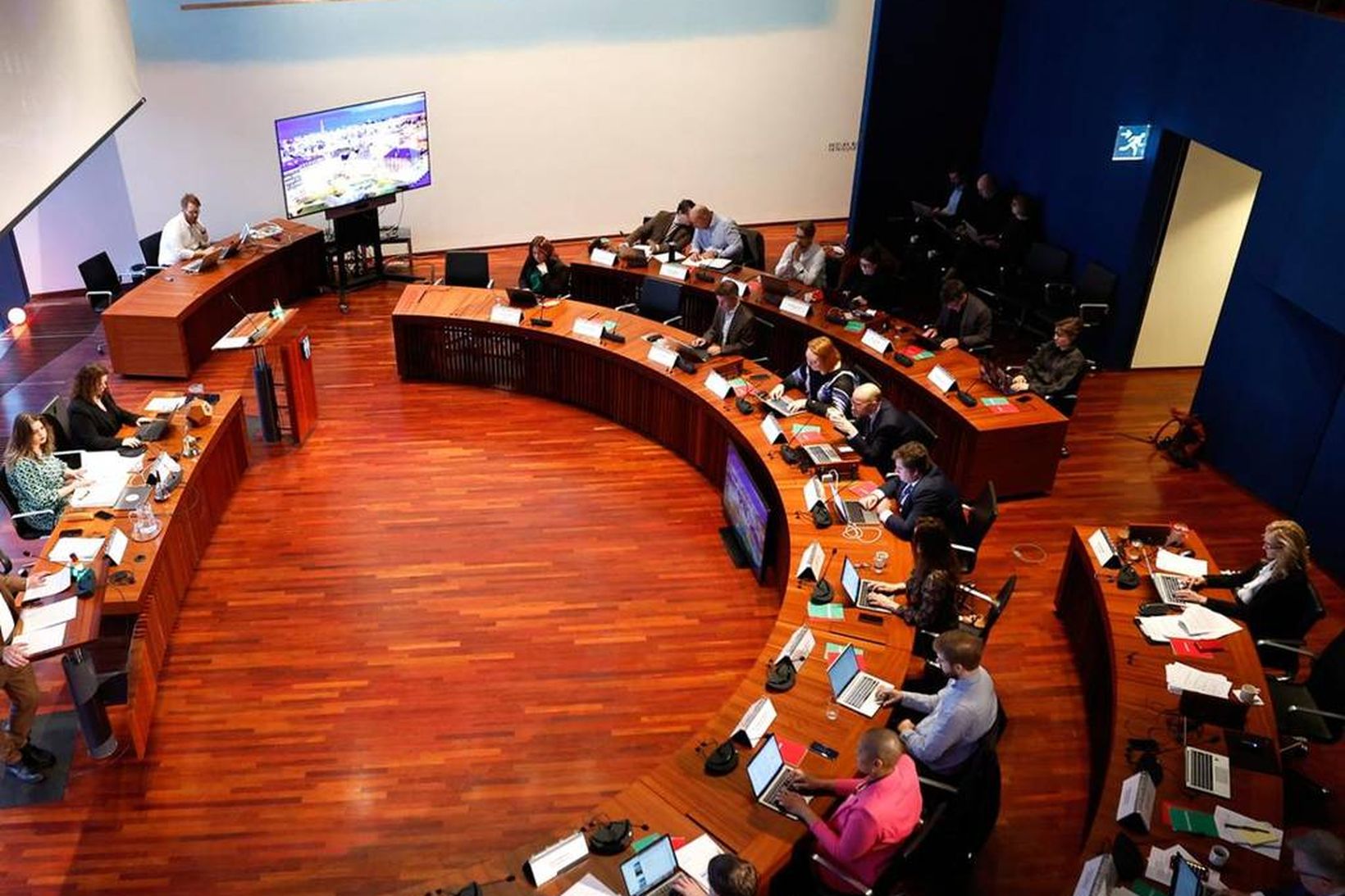 Tveir starfslokasamningar upp á 50 milljónir