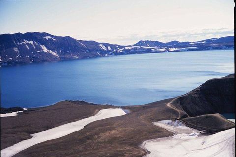 Volcanic Lake Askja with Mount Þor­valdstind­ur to the left, crater Víti to the right and Watts­fell in the center, furthest to the south.
