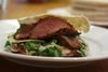 Kryddlegið lamb með grískri jógúrtsósu